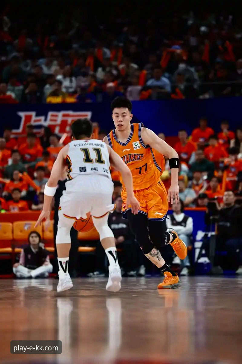kk体育综合体育平台 上海男篮豪取12连胜登顶联赛第一:一场团队篮球的胜利解析